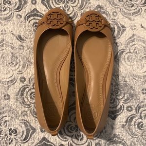Tory Burch Gabriel, style number 57984, tan flats size 8, excellent condition